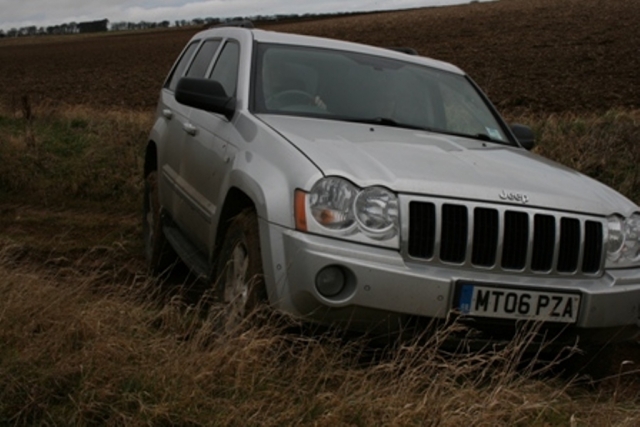  Frapper un chemin à travers les hautes herbes 